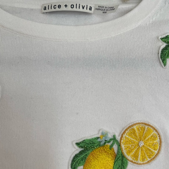 Alice and Olivia lemon 🍋 tee - Picture 4 of 5